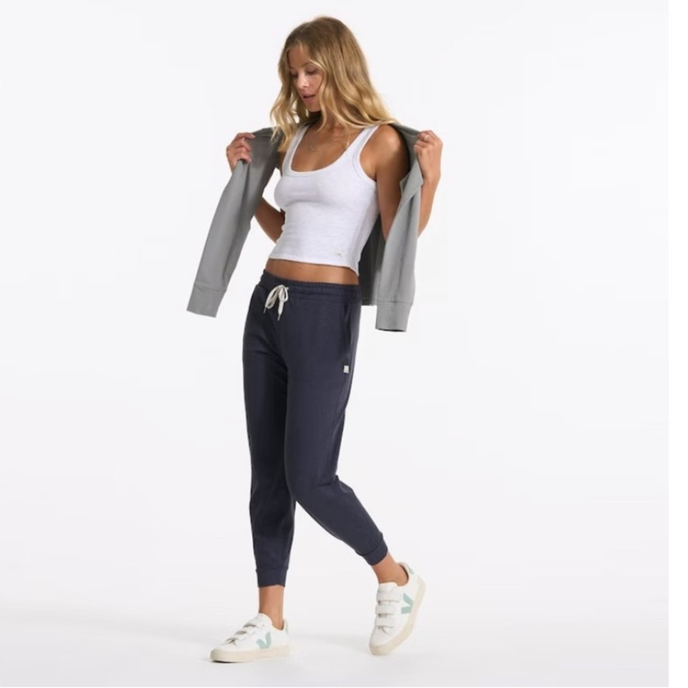 Vuori Performance Jogger in Midnight Small